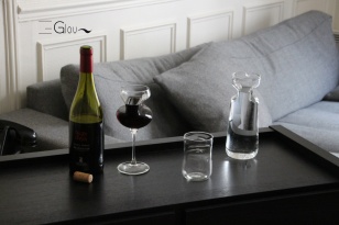 Les sens de la mesure, verres, carafe et balancier