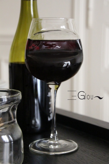 Les sens de la mesure, verres, carafe et balancier
