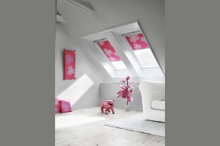 Collection de stores VELUX by Karim Rashid, store occultant pour fenêtre de toit