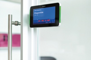RoomWizard II, signalétique numérique connectée au web pour la gestion de réservation des salles