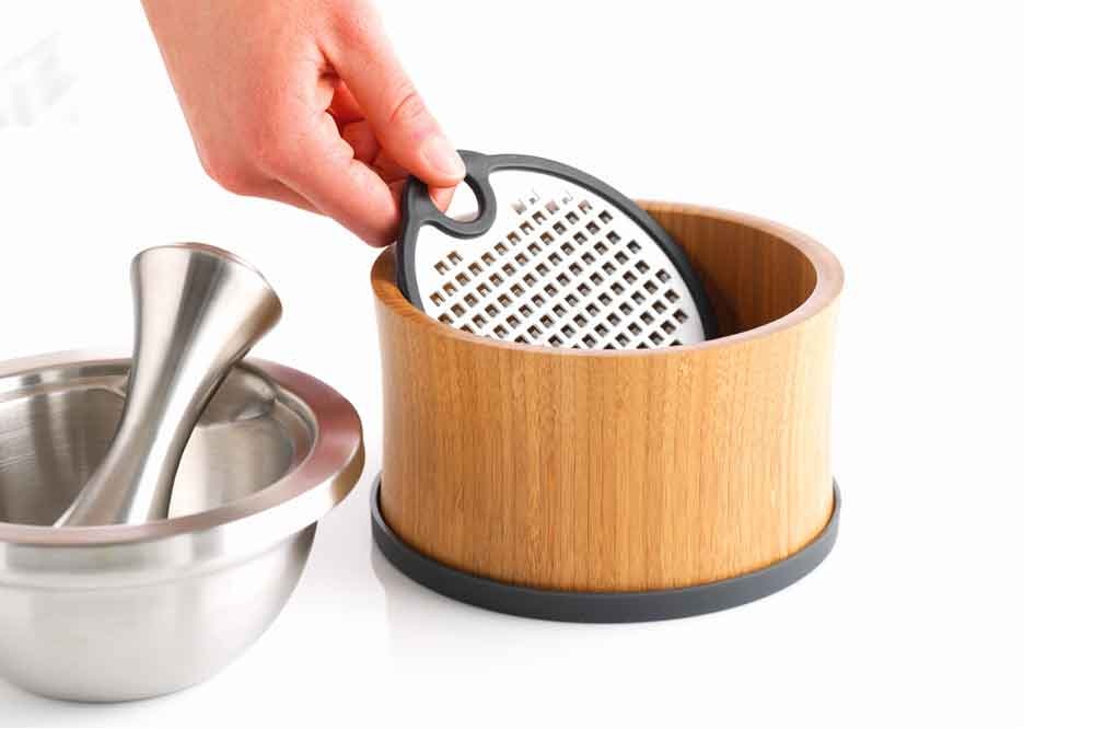 Mortier et râpes, ustensiles de cuisine