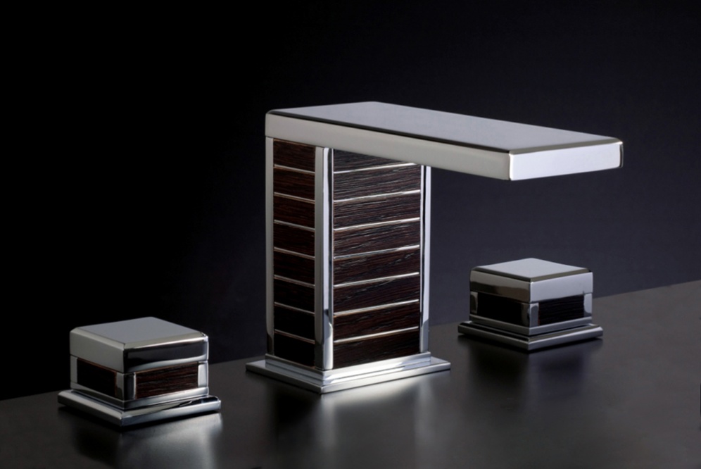 Gamme Square, gamme de robinetterie de luxe et accessoires (poignée de portes, repose-serviettes