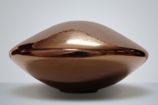 Le galet, objet bi-fonctionnel, urne funéraire et vase