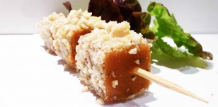 Minussi, brochettes d’insectes et de légumes