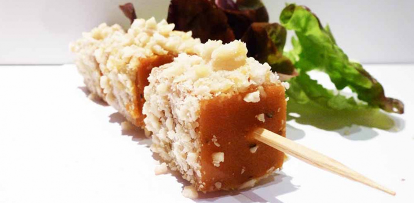Minussi, brochettes d’insectes et de légumes