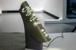 EXHALE, vêtement et objet lumineux interactifs