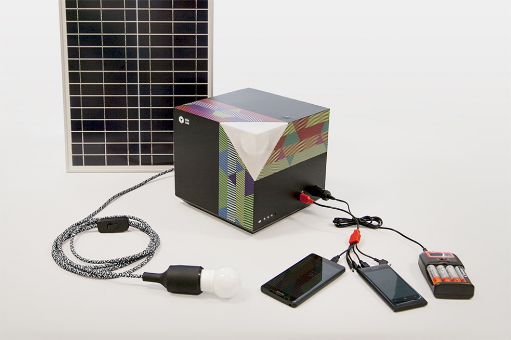 SOLAR CUBE, un système d'énergie verte de recharge solaire